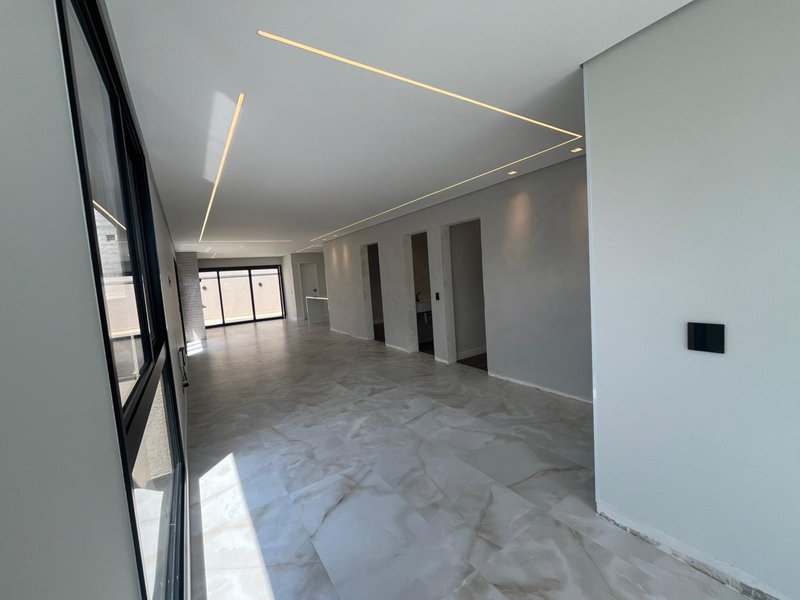 Casa à venda em condomínio de luxo Rua Sabiá Santana de Parnaíba - 
