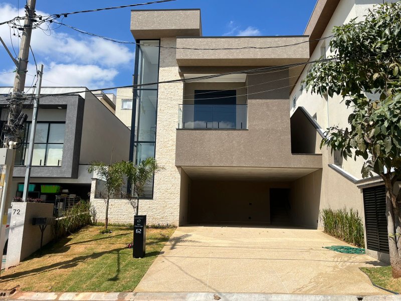 Casa à venda em condomínio de luxo Rua Sabiá Santana de Parnaíba - 
