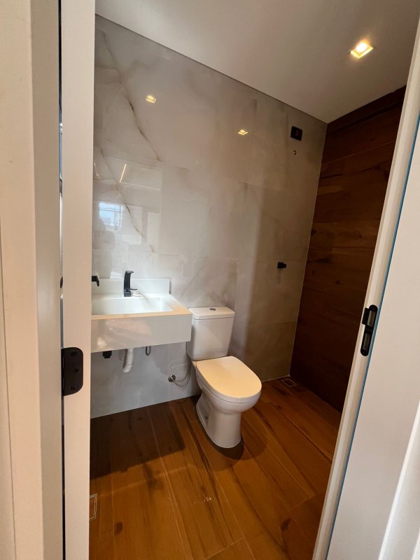 Casa à venda em condomínio de luxo Rua Sabiá Santana de Parnaíba - 
