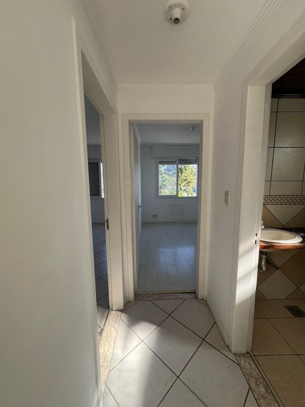 Apartamento com 2 dormitórios em andar alto Rua Hermeto Bermudez Porto Alegre - 