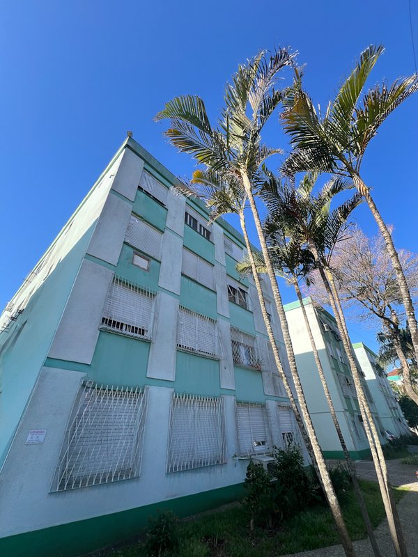 Apartamento com 2 dormitórios em andar alto Rua Hermeto Bermudez Porto Alegre - 