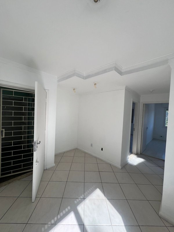 Apartamento com 2 dormitórios em andar alto Rua Hermeto Bermudez Porto Alegre - 