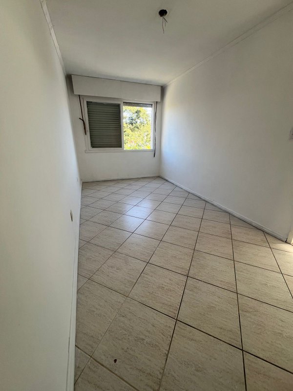 Apartamento com 2 dormitórios em andar alto Rua Hermeto Bermudez Porto Alegre - 