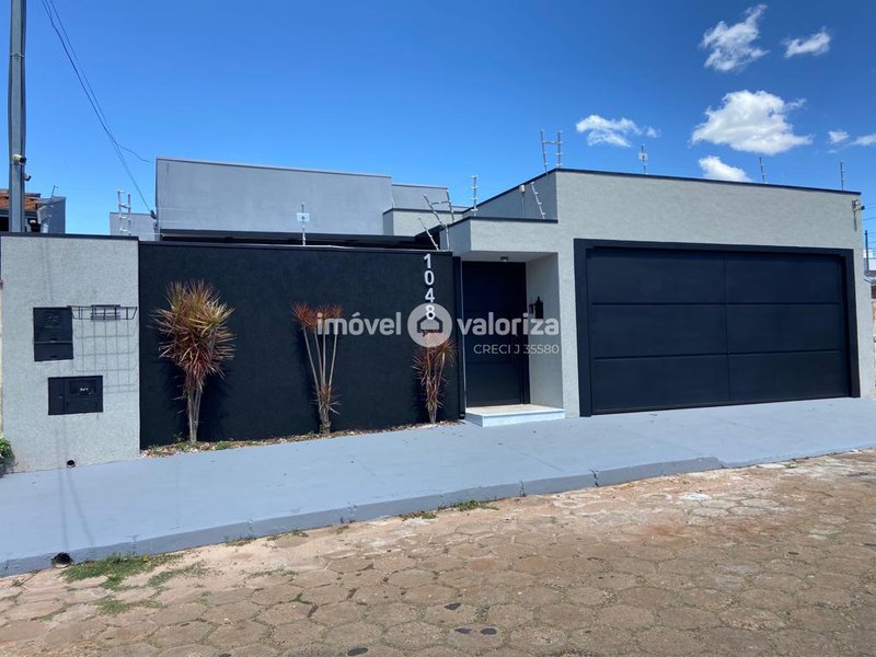 Casa espaçosa com 3 dormitórios e área gourmet na Brabância | Avaré  Avaré - 