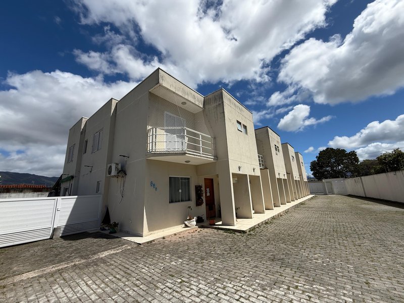 ✨ Sobrado mobiliado em condomínio exclusivo no Porto Novo ✨  Caraguatatuba - 
