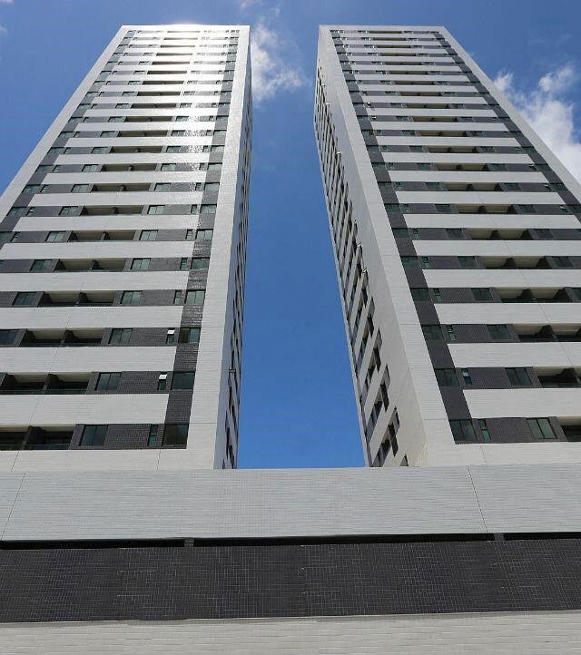 2 quartos (1 suíte). Nascente. Andar alto. 1 vaga de garagem Rua Cândido Lacerda Recife - 