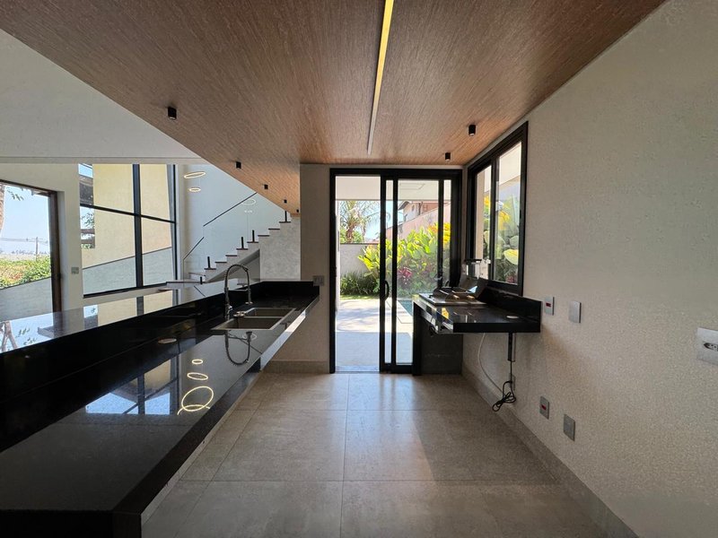 Casa à Venda | Sobrado Alto Padrão no Condomínio San Conrado Rua San Conrado Campinas - 
