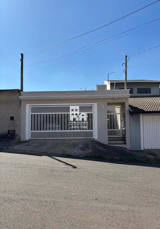 🏡 Casa à Venda – Bairro Village (5 minutos do Centro) 3 dormitórios sendo 1 suíte  Tatuí - 