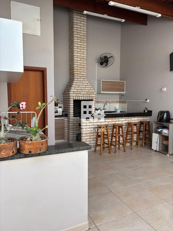 🏡 Casa à Venda – Bairro Village (5 minutos do Centro) 3 dormitórios sendo 1 suíte  Tatuí - 