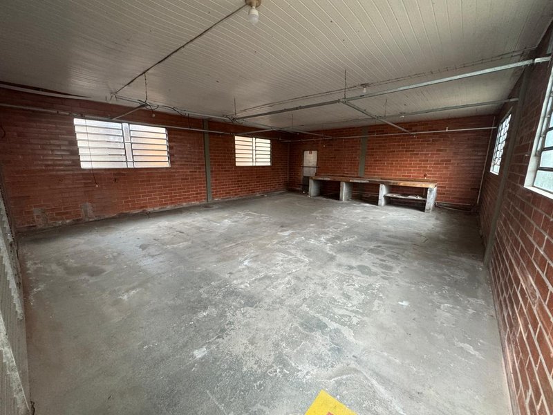 Galp&atilde;o no Bairro dos Estados Beco Pajé Timbó - 