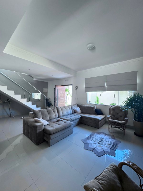 🏡 Casa imponente, moderna e bem localizada!  Caraguatatuba - 