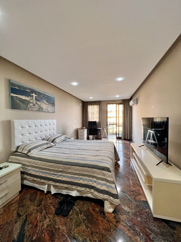 Apartamento amplo com vista mar e para a Pedra da Gávea  Rio de Janeiro - 