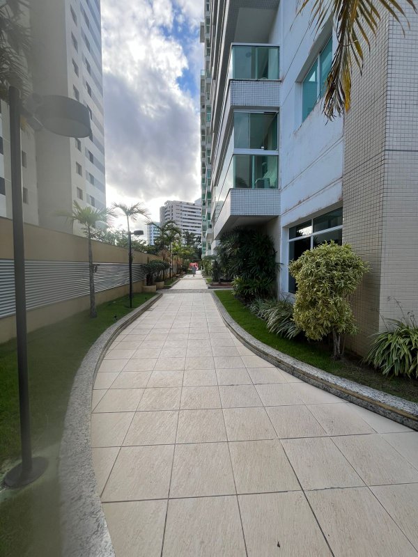 APARTAMENTO NASCENTE 3 QUARTOS SUÍTE VARANDA PISCINA 2 GARAGENS À VENDA EM PATAMARES! Avenida Alphaville Salvador - 