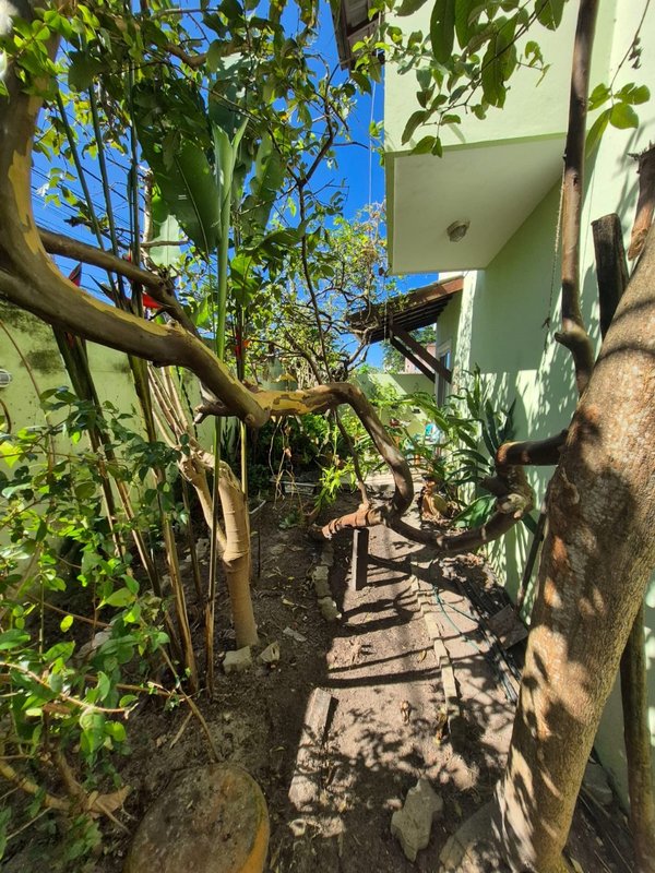 CASA DUPLEX EM CONDOMÍNIO 4 QUARTOS 2 SUITES PISCINA GARAGEM À VENDA EM LAURO DE FREITAS! Rua Cação Lauro de Freitas - 