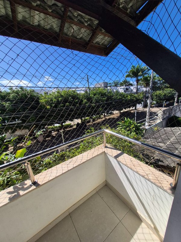 CASA DUPLEX EM CONDOMÍNIO 4 QUARTOS 2 SUITES PISCINA GARAGEM À VENDA EM LAURO DE FREITAS! Rua Cação Lauro de Freitas - 