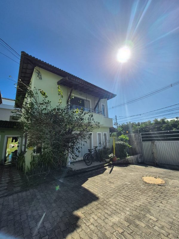 CASA DUPLEX EM CONDOMÍNIO 4 QUARTOS 2 SUITES PISCINA GARAGEM À VENDA EM LAURO DE FREITAS! Rua Cação Lauro de Freitas - 