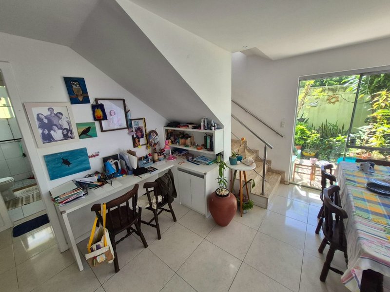 CASA DUPLEX EM CONDOMÍNIO 4 QUARTOS 2 SUITES PISCINA GARAGEM À VENDA EM LAURO DE FREITAS! Rua Cação Lauro de Freitas - 