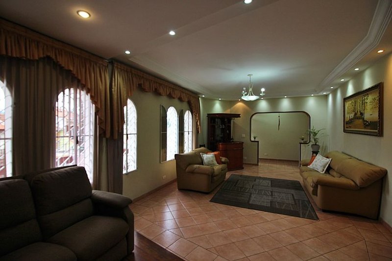 Casa espaçosa à venda – Nova Petrópolis | São Bernardo do Campo/SP Rua Virgílio Miraglia São Bernardo do Campo - 