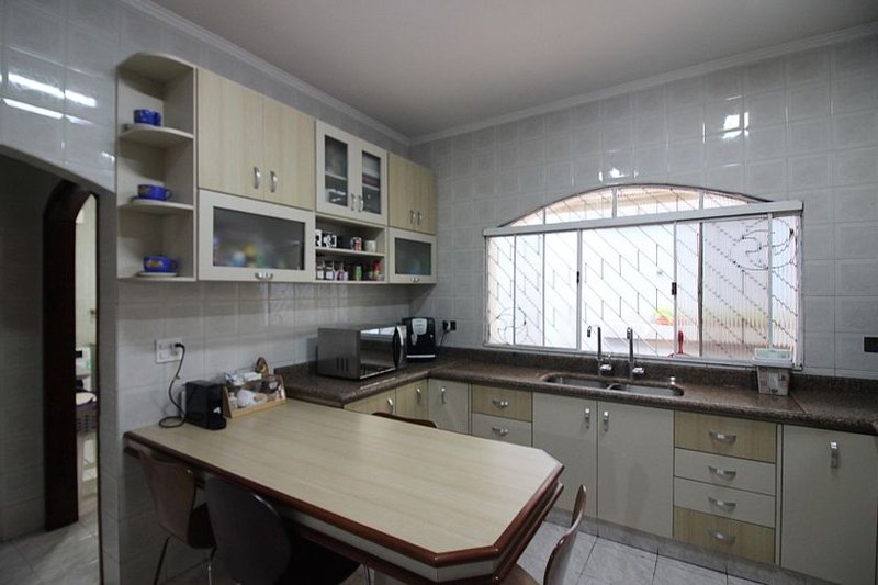 Casa espaçosa à venda – Nova Petrópolis | São Bernardo do Campo/SP Rua Virgílio Miraglia São Bernardo do Campo - 
