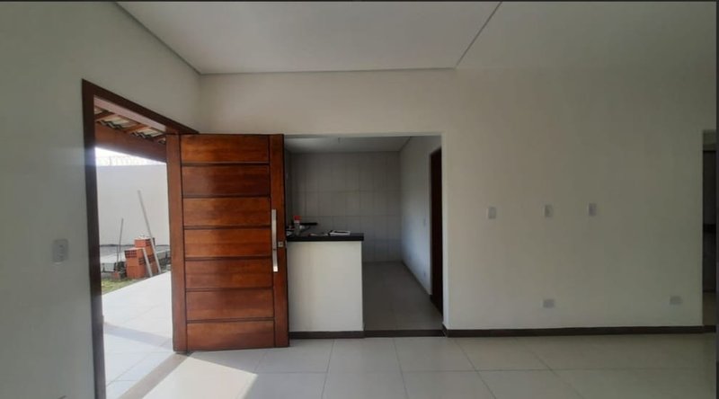 🏡 Sobrado espaçoso e bem localizado — 3 dormitórios, área generosa e 4 vagas de garagem!  Caraguatatuba - 
