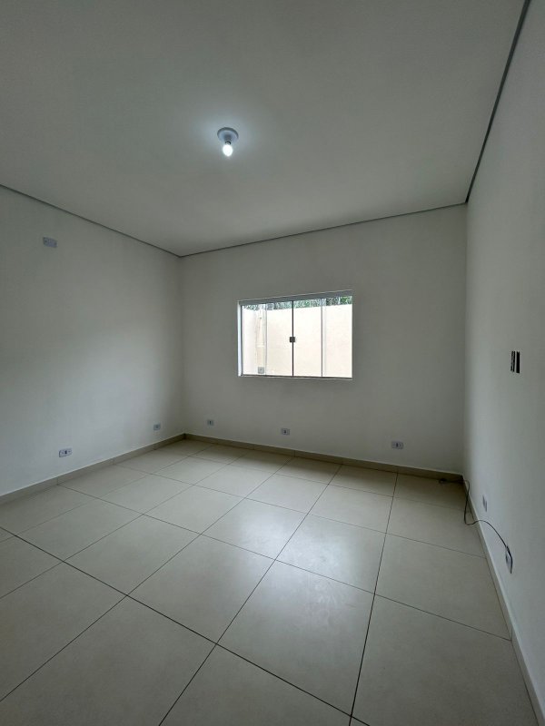 🏡 Sobrado espaçoso e bem localizado — 3 dormitórios, área generosa e 4 vagas de garagem!  Caraguatatuba - 