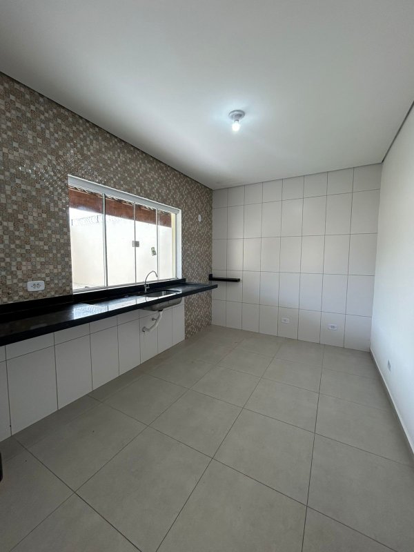 🏡 Sobrado espaçoso e bem localizado — 3 dormitórios, área generosa e 4 vagas de garagem!  Caraguatatuba - 