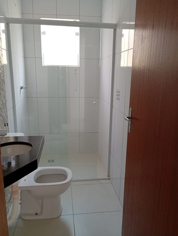 🏡 Sobrado espaçoso e bem localizado — 3 dormitórios, área generosa e 4 vagas de garagem!  Caraguatatuba - 