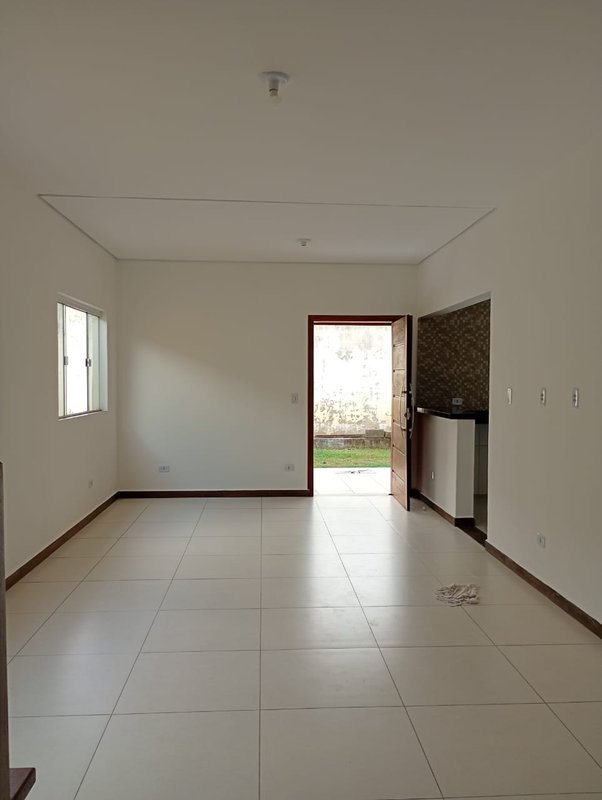 🏡 Sobrado espaçoso e bem localizado — 3 dormitórios, área generosa e 4 vagas de garagem!  Caraguatatuba - 
