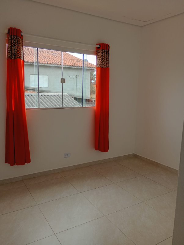 🏡 Sobrado espaçoso e bem localizado — 3 dormitórios, área generosa e 4 vagas de garagem!  Caraguatatuba - 