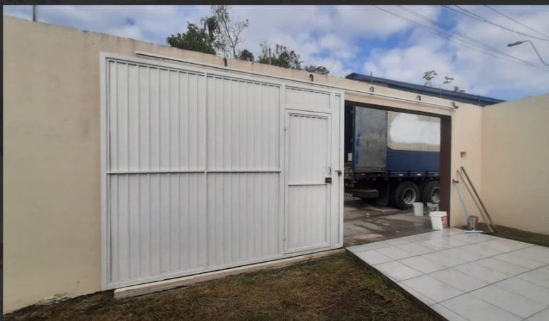 🏡 Sobrado espaçoso e bem localizado — 3 dormitórios, área generosa e 4 vagas de garagem!  Caraguatatuba - 