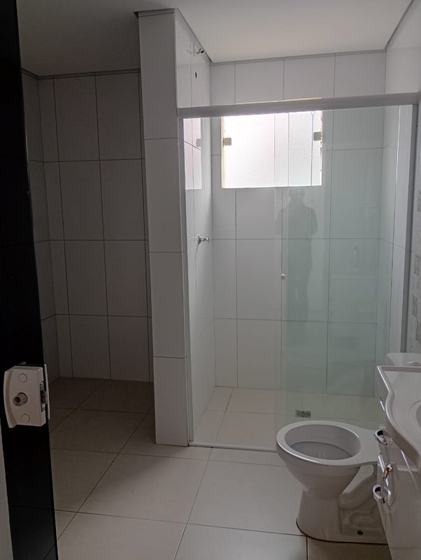 🏡 Sobrado espaçoso e bem localizado — 3 dormitórios, área generosa e 4 vagas de garagem!  Caraguatatuba - 
