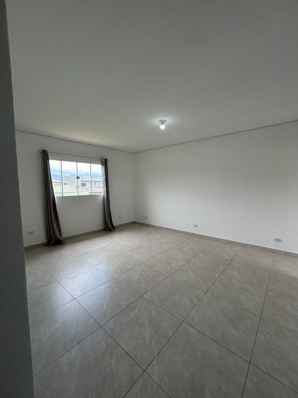 🏡 Sobrado espaçoso e bem localizado — 3 dormitórios, área generosa e 4 vagas de garagem!  Caraguatatuba - 