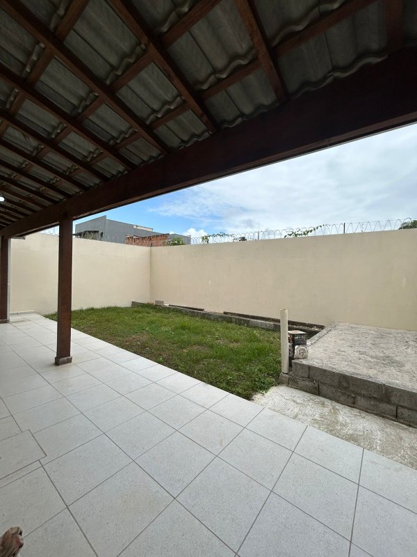 🏡 Sobrado espaçoso e bem localizado — 3 dormitórios, área generosa e 4 vagas de garagem!  Caraguatatuba - 