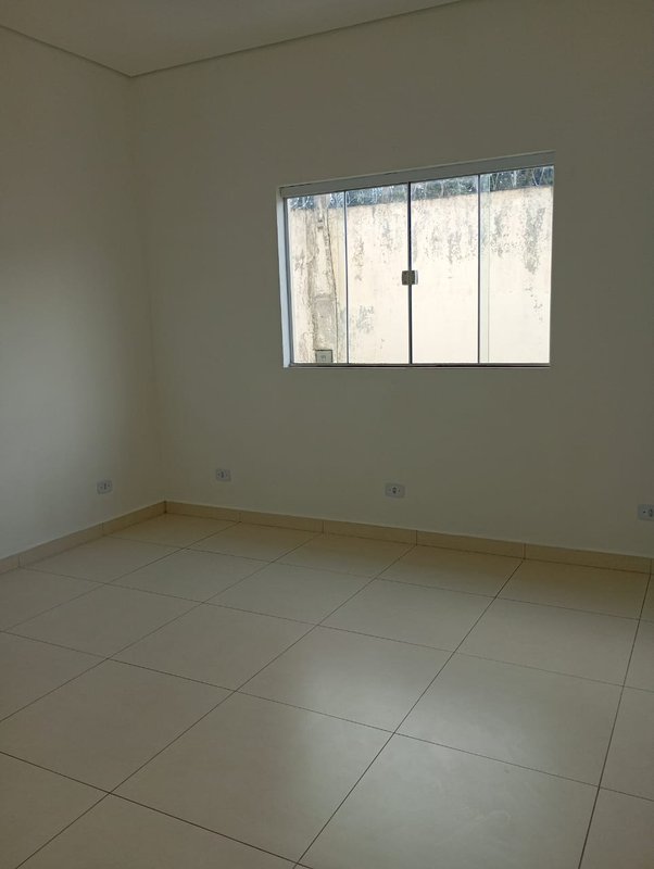 🏡 Sobrado espaçoso e bem localizado — 3 dormitórios, área generosa e 4 vagas de garagem!  Caraguatatuba - 