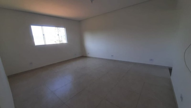 🏡 Sobrado espaçoso e bem localizado — 3 dormitórios, área generosa e 4 vagas de garagem!  Caraguatatuba - 