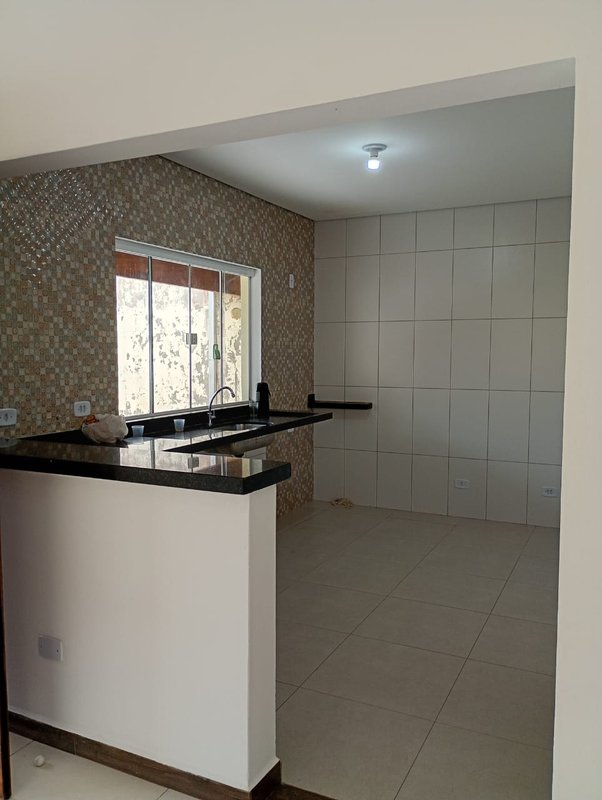 🏡 Sobrado espaçoso e bem localizado — 3 dormitórios, área generosa e 4 vagas de garagem!  Caraguatatuba - 