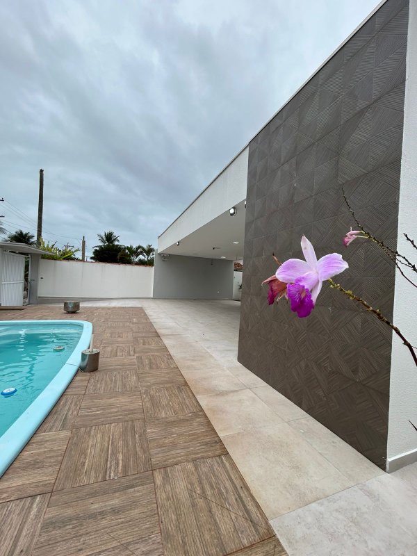 🏡 Casa Térrea Ampla com 5 vagas – Excelente Oportunidade em Caraguatatuba  Caraguatatuba - 