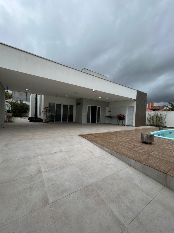 🏡 Casa Térrea Ampla com 5 vagas – Excelente Oportunidade em Caraguatatuba  Caraguatatuba - 