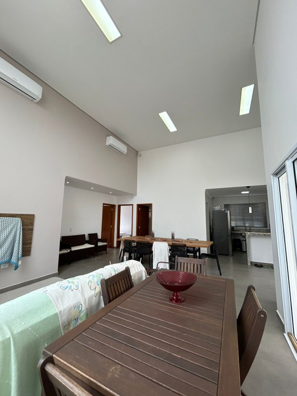 🏡 Casa Térrea Ampla com 5 vagas – Excelente Oportunidade em Caraguatatuba  Caraguatatuba - 