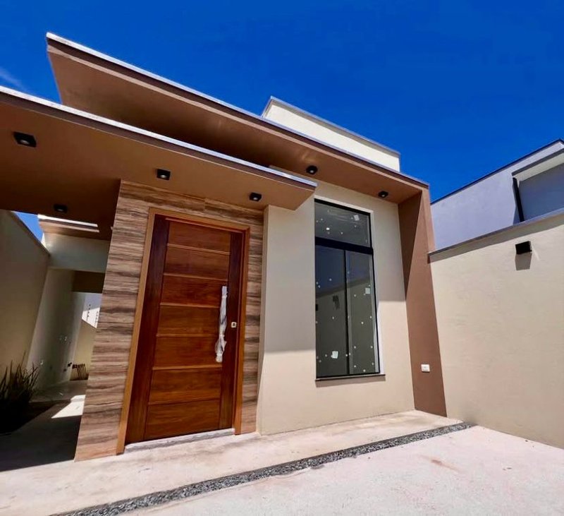🏡 Casa à Venda no Bairro Golfinho – Caraguatatuba/SP  Conforto e praticidade em uma casa  Caraguatatuba - 
