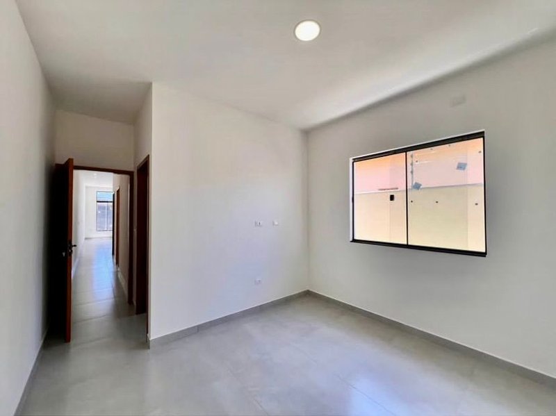 🏡 Casa à Venda no Bairro Golfinho – Caraguatatuba/SP  Conforto e praticidade em uma casa  Caraguatatuba - 