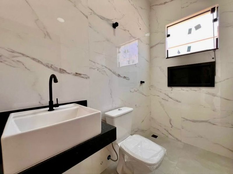 🏡 Casa à Venda no Bairro Golfinho – Caraguatatuba/SP  Conforto e praticidade em uma casa  Caraguatatuba - 