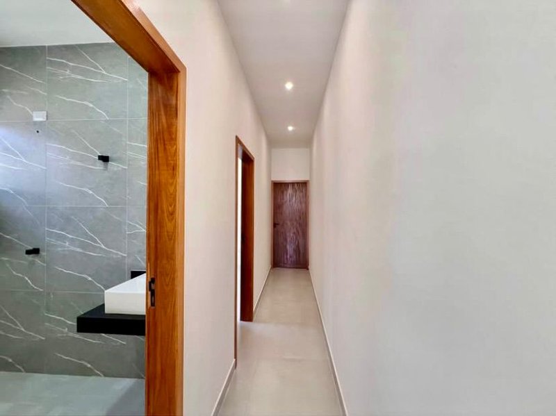 🏡 Casa à Venda no Bairro Golfinho – Caraguatatuba/SP  Conforto e praticidade em uma casa  Caraguatatuba - 