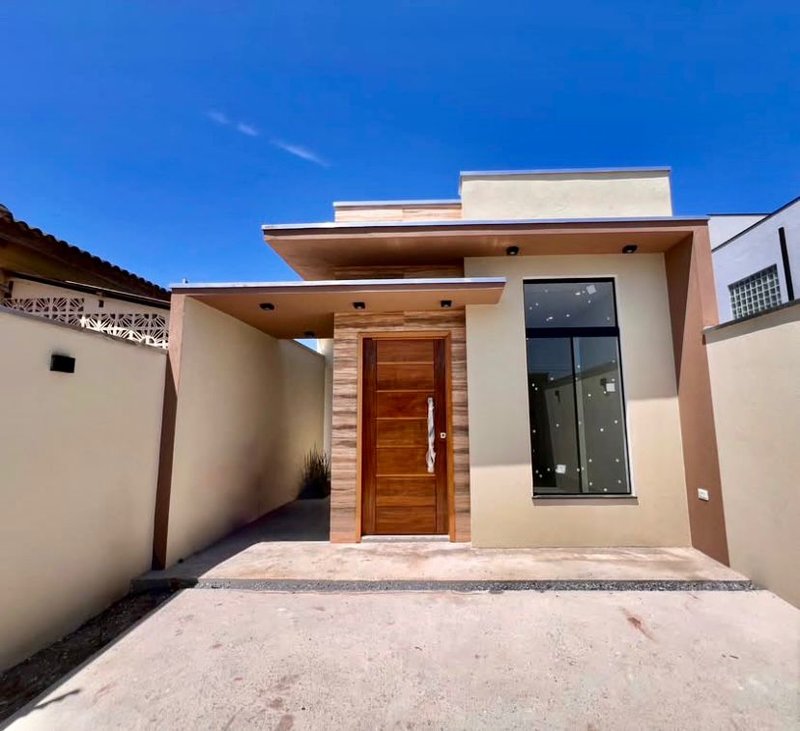 🏡 Casa à Venda no Bairro Golfinho – Caraguatatuba/SP  Conforto e praticidade em uma casa  Caraguatatuba - 