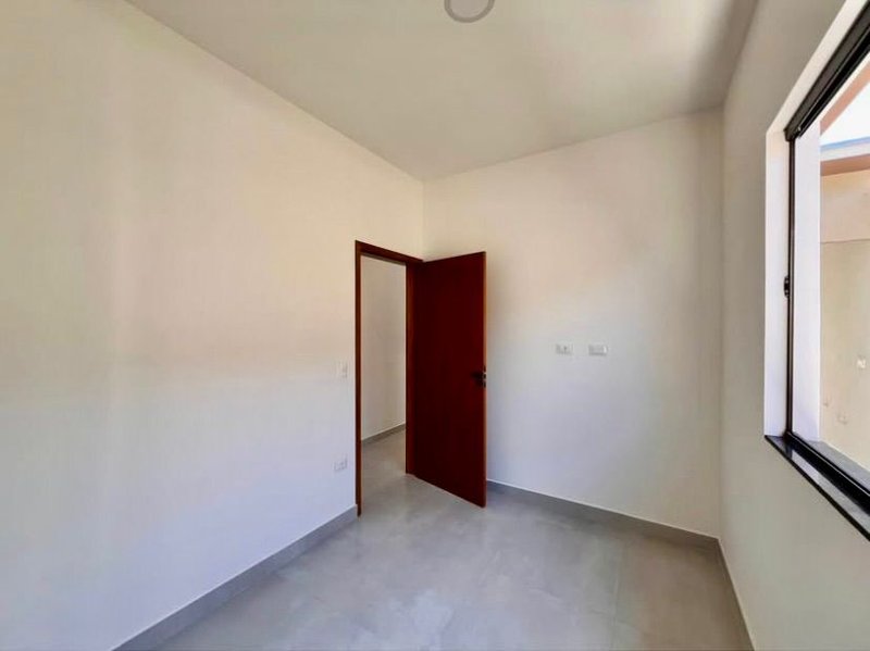 🏡 Casa à Venda no Bairro Golfinho – Caraguatatuba/SP  Conforto e praticidade em uma casa  Caraguatatuba - 