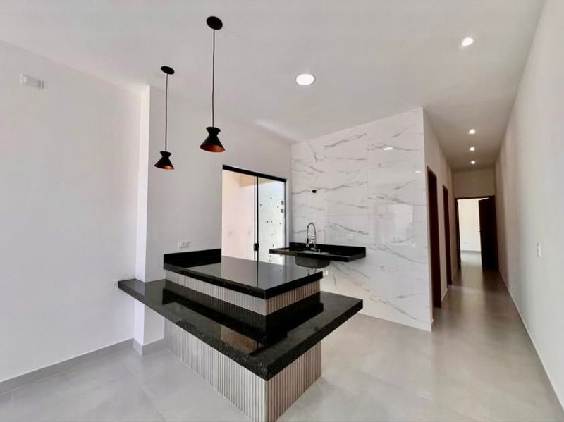 🏡 Casa à Venda no Bairro Golfinho – Caraguatatuba/SP  Conforto e praticidade em uma casa  Caraguatatuba - 