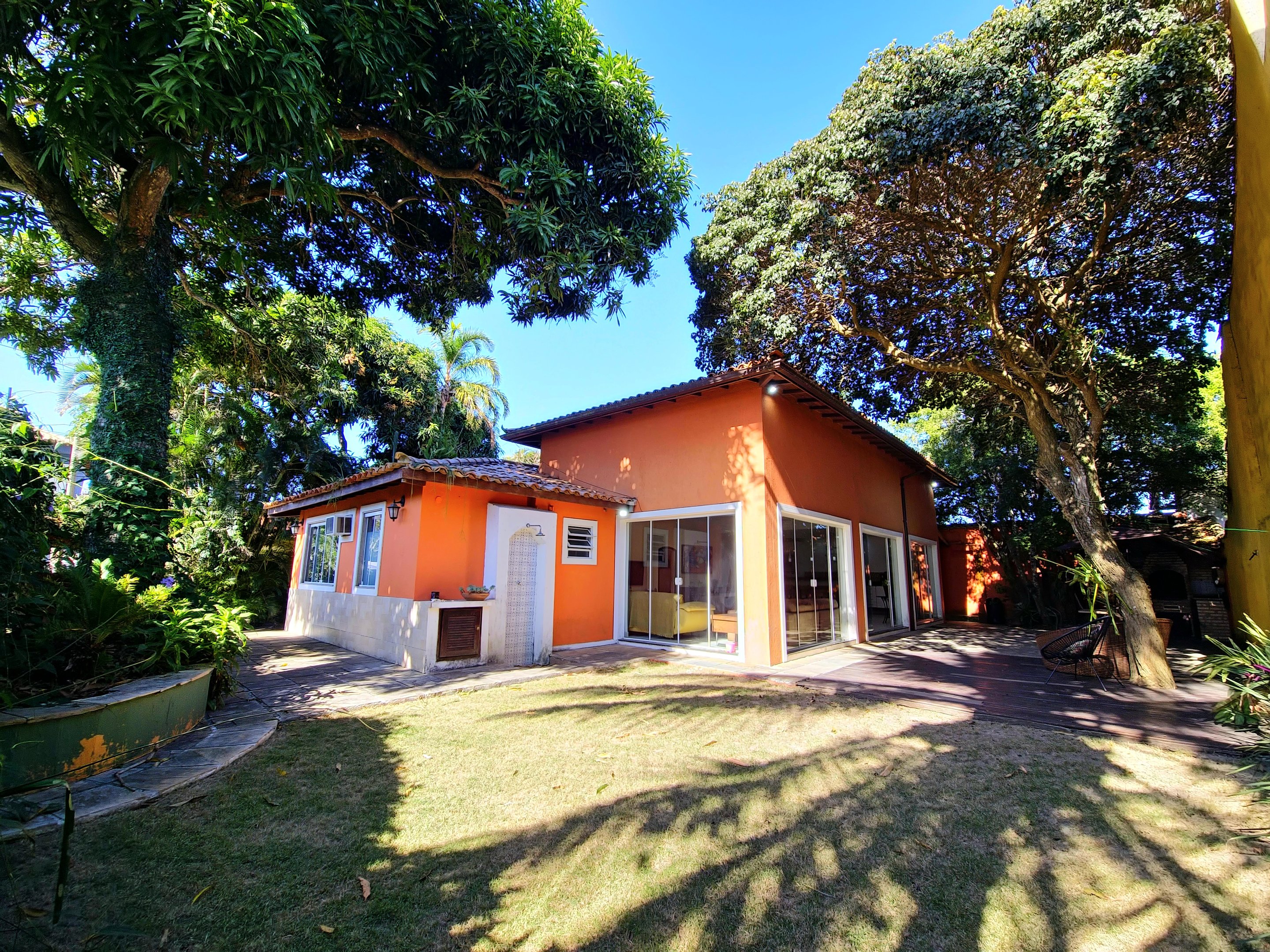 Casa à venda com 3 quartos, 145m² - Foto 1