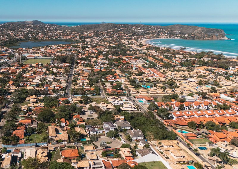 O paraíso tem endereço: Bosque de Geribá, a 850m da praia! Rua Buritis Armação dos Búzios - 