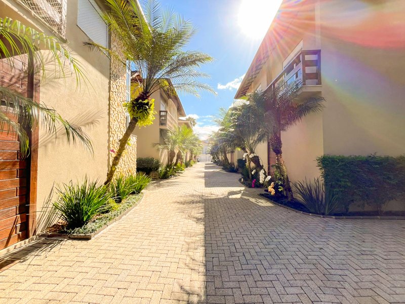 Casa em condomínio na Praia de Juquehy - LOCAÇÃO ANUAL  São Sebastião - 
