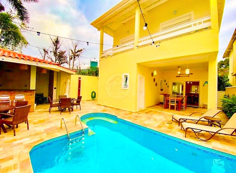 Casa em Condomínio na Praia de Juquehy - À VENDA  São Sebastião - 